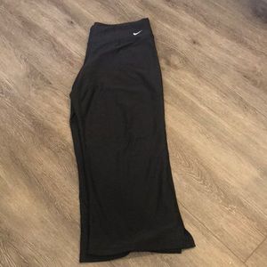 EUC Nike Capris Size Large